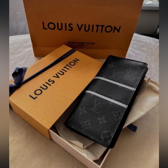 Louis Vuitton Limited Edition Monogram Eclipse Wallet 1️⃣7️⃣5️⃣0️⃣ - Picture 1 of 1